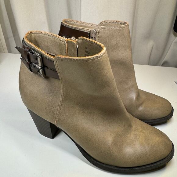 Sugar Ellie Taupe Block Heel Ankle Boots Women’s 9.5M Faux Leather Buckle Zip - Picture 2 of 13